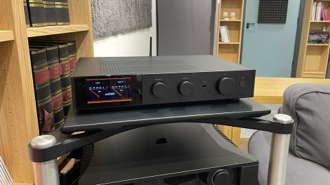 Integrated amplifier: Audiolab 9000A