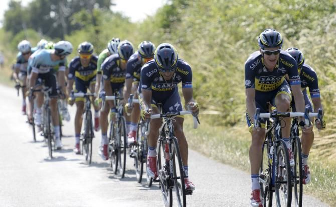 Michael Rogers leads the Saxo-Tinkoff phalanx that drove the 14-man lead group