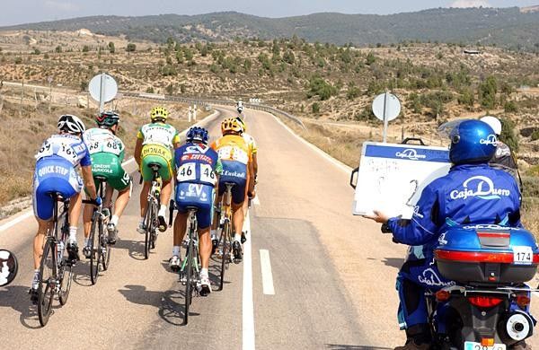 The breakaway group starts to solidify its lead