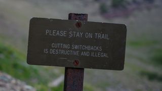A sign instructs hikers to leave no trace in the wilderness