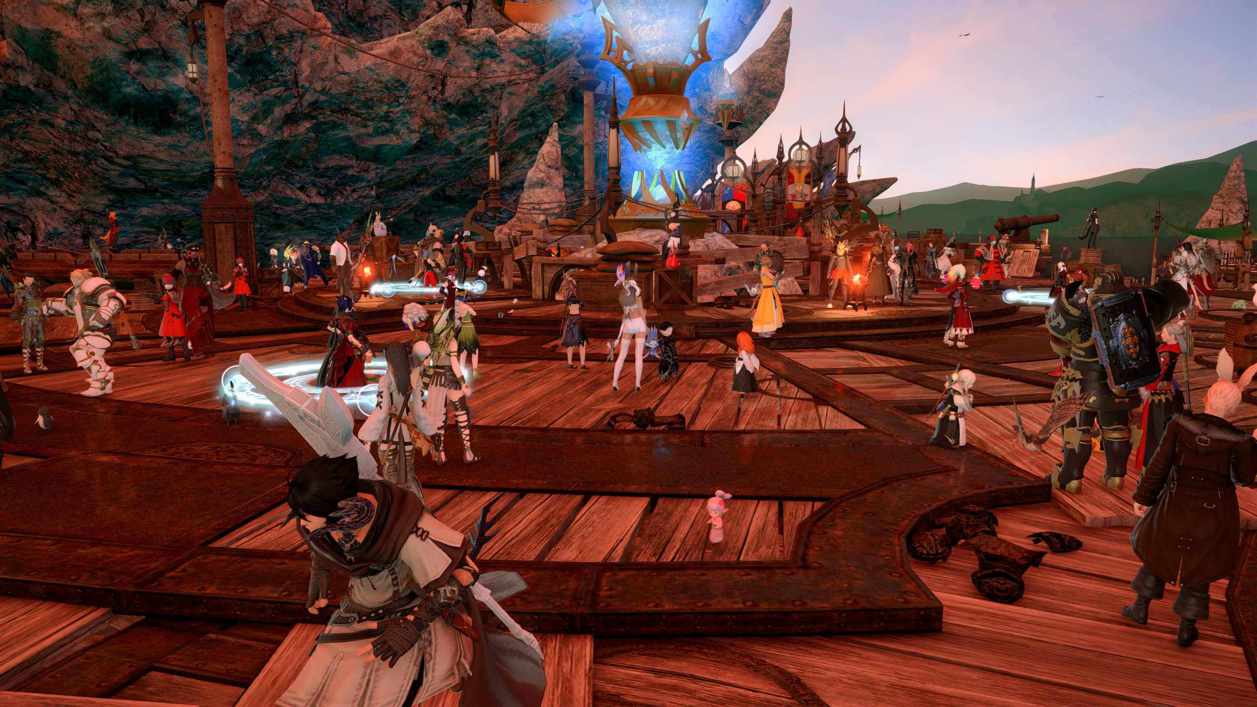 Hundreds of players gathered in Wolves' Den Pier in Final Fantasy 14.