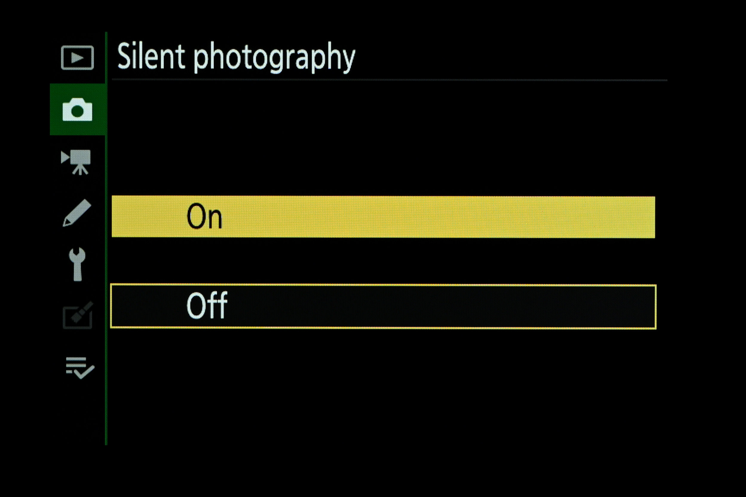 Nikon menu screens for shutter release options