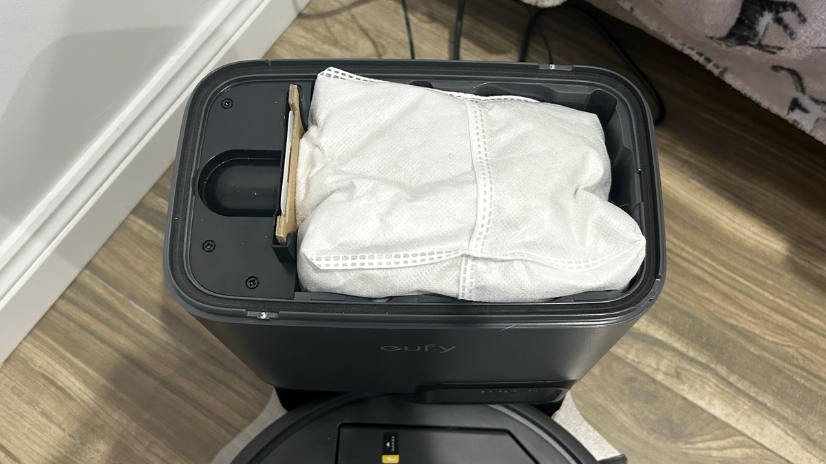 Eufy dust bag and dock