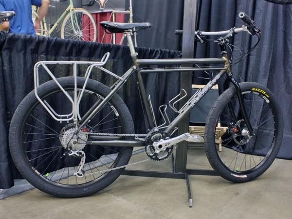 Sendero's 'Foggy Mountain Breakdown' features a long wheelbase, dual top tubes, and a removable rear triangle for easier packing.