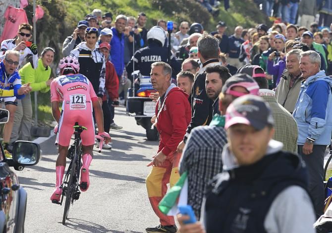 Quintana makes climbing look effortless on the Monte Grappa