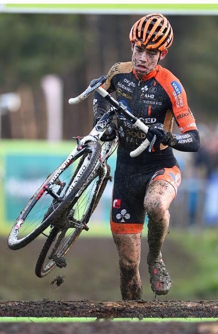 Wout Van Aert (Vastgoedservice-Golden Palace) dominates in Baal