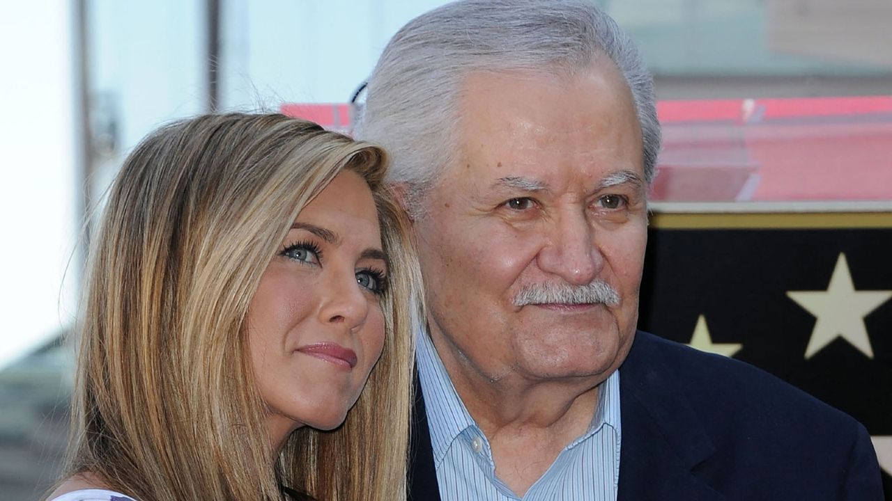 Jennifer Aniston announced her father&#039;s passing