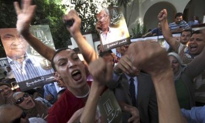 Supporters of ex-prime minister and presidential candidate Ahmed Shafik in front of his campaign headquarters in Cairo: If Shafik, a former air force commander, is declared the winner of the 