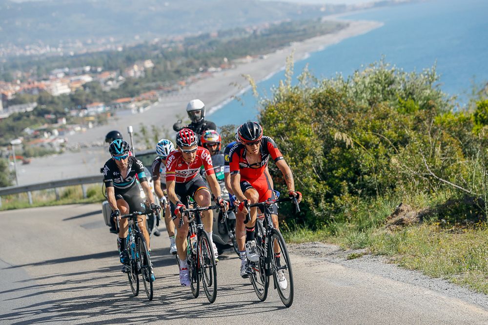 The breakaway gains traction during the Giro's fourth stage.