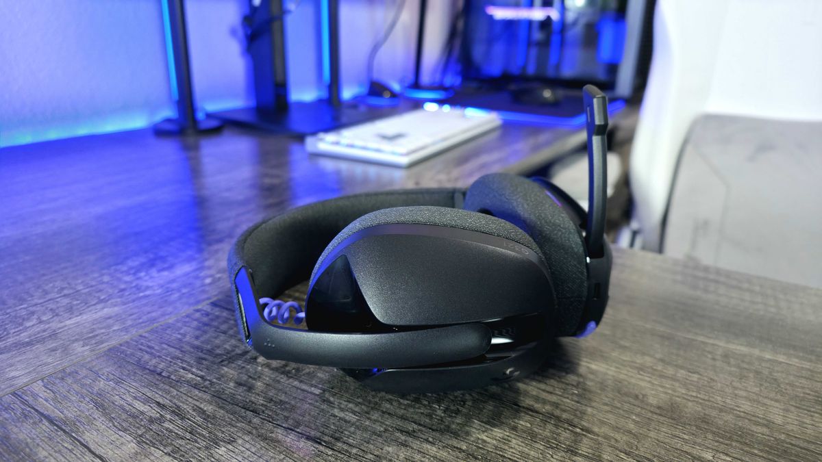 Image of the Logitech G321 LIGHTSPEED wireless gaming headset.