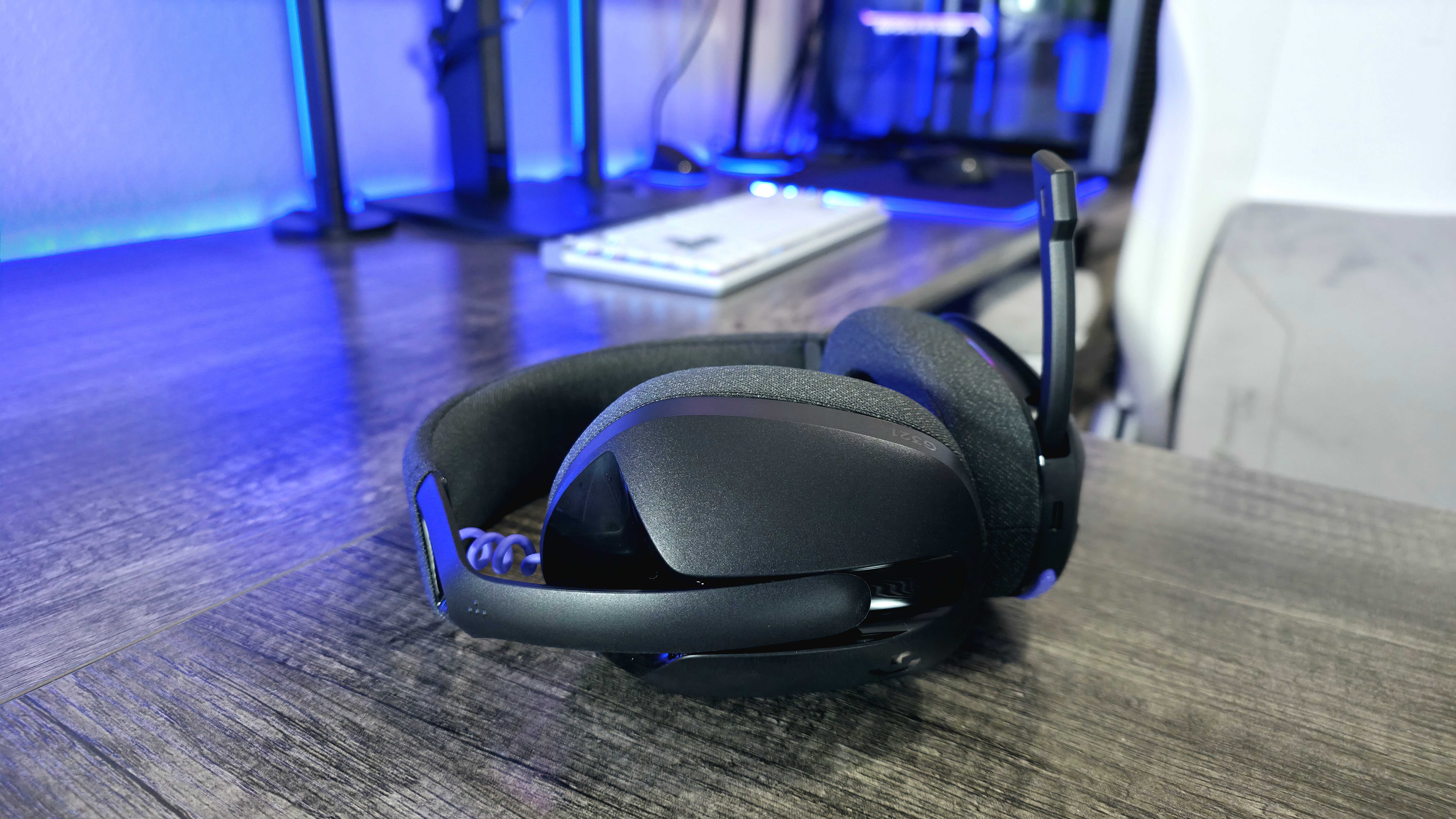 Image of the Logitech G321 LIGHTSPEED wireless gaming headset.