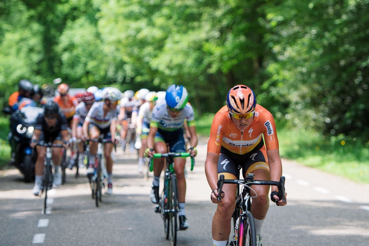 Chantal Blaak (Boels Dolmans) attacks
