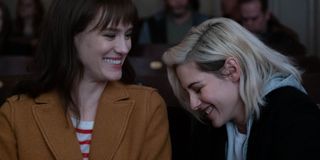 Mackenzie Davis, Kristen Stewart - Happiest Season