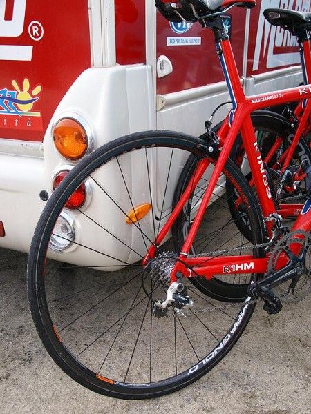 Other Acqua e Sapone riders preferred a more traditional wheel.