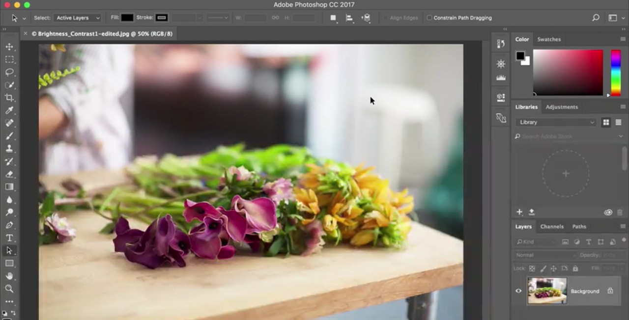 Photoshop tutorials: Photo of flowers on table