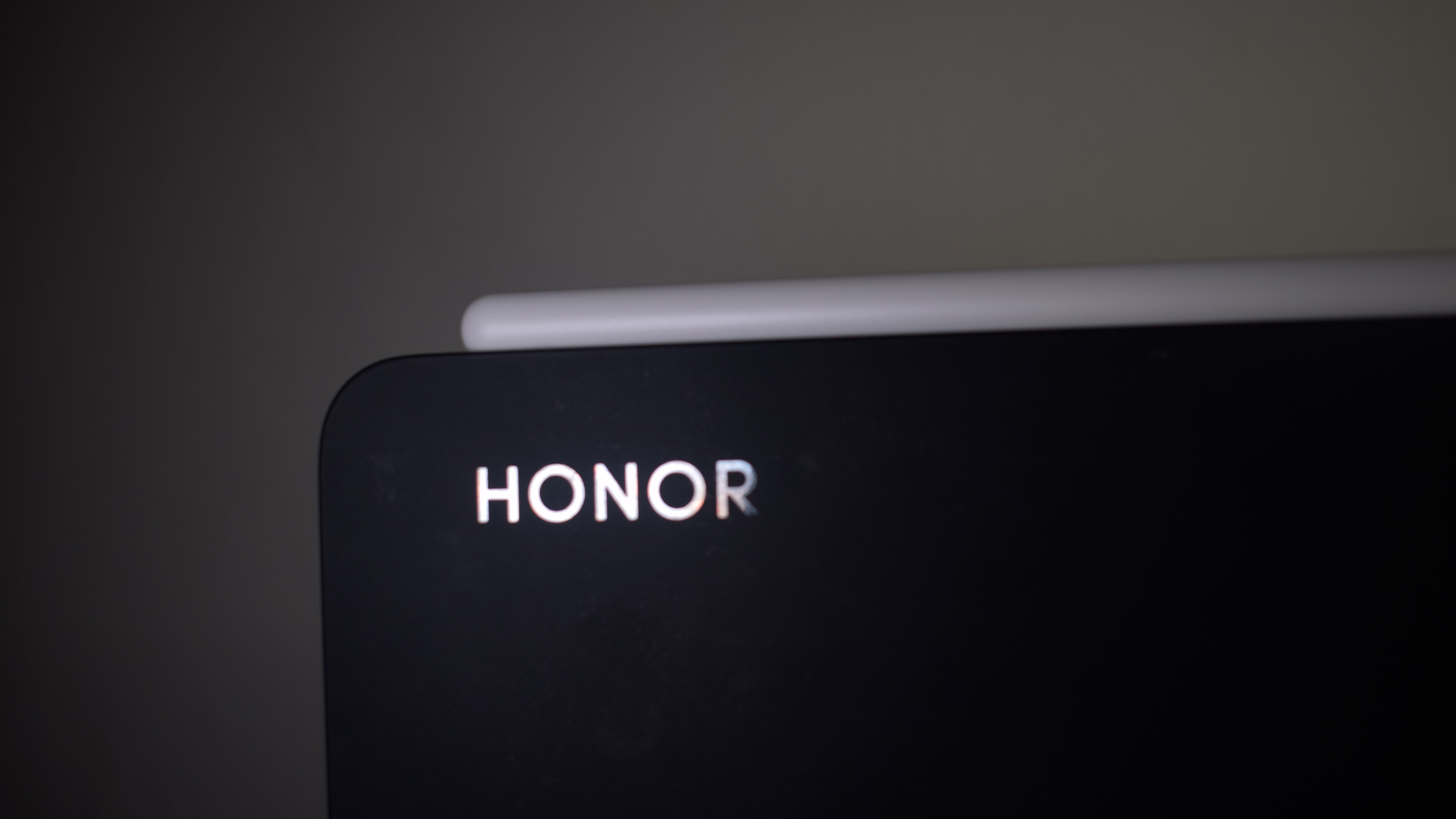 The Honor MagicPad 3 on a desk