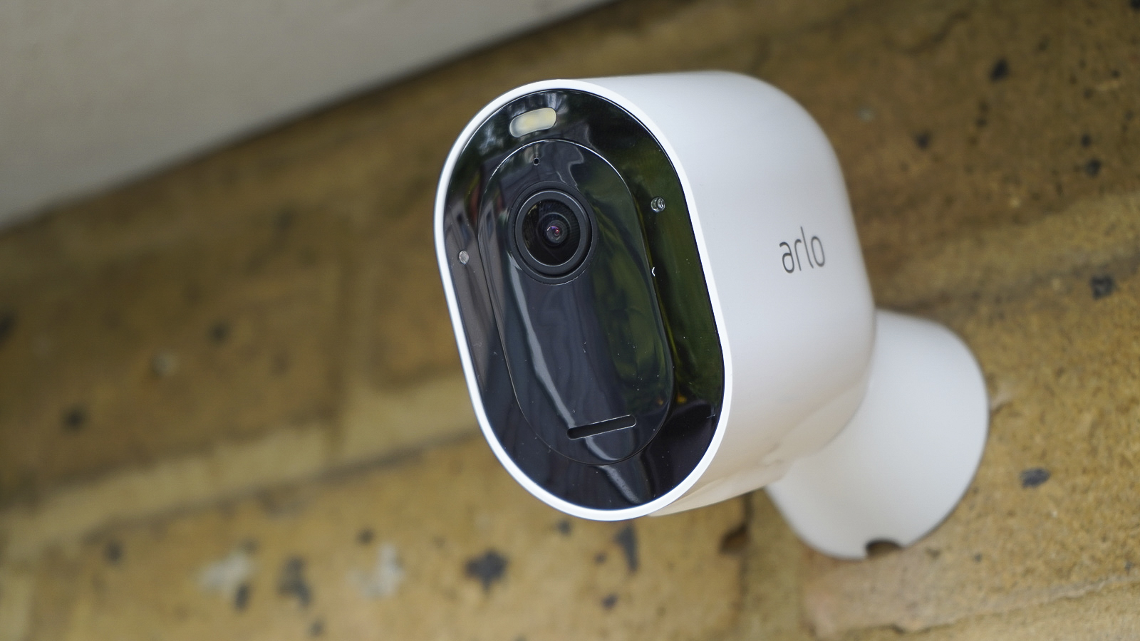 Arlo pro 4 wire best sale free hd security camera