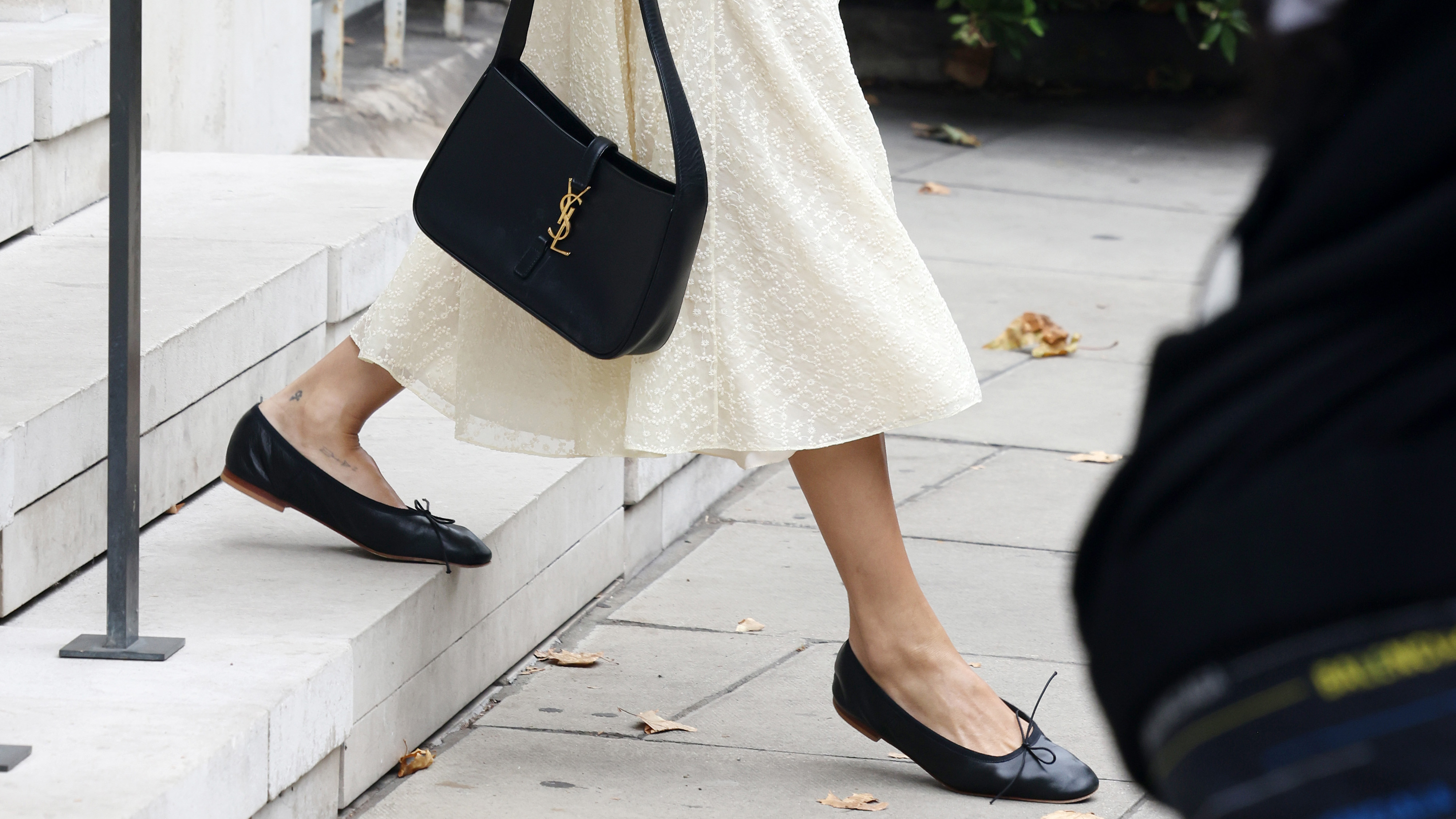 Zoe Kravitz holding a Saint Laurent bag.