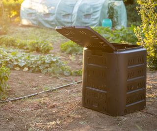 Compost bin