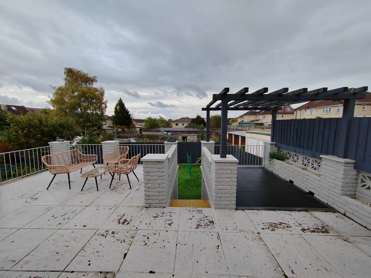 A picture of a grey patio taken with an Honor 70 smartphone