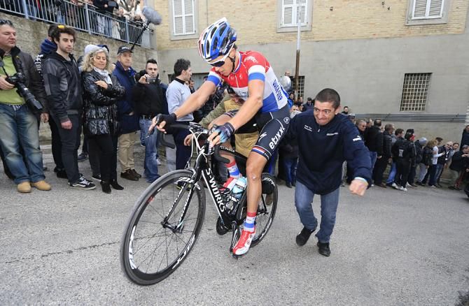 Niki Terpstra (Omega Pharma-Quickstep) gets help going again
