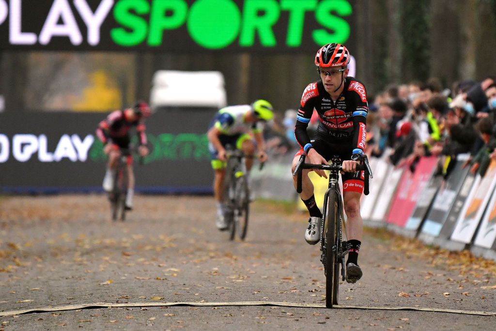 RIJKEVORSEL BELGIUM NOVEMBER 20 Eli Iserbyt of Belgium and Team Pauwels Sauzen Bingoal celebrates winning ahead of Quinten Hermans of Belgium and TormansCircus Cyclo Cross Team and Laurens Sweeck of Belgium and Team Pauwels Sauzen Bingoal during the 35th Superprestige Merksplas 2021 Mens Elite Superprestige2022 SPMerksplas on November 20 2021 in Rijkevorsel Belgium Photo by Luc ClaessenGetty Images