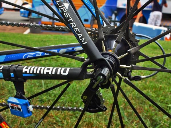 Felt uses one-piece alloy dropouts for its F1, which it says are lighter and stronger than pivoting styles but much more expensive as each frame size requires unique forgings.