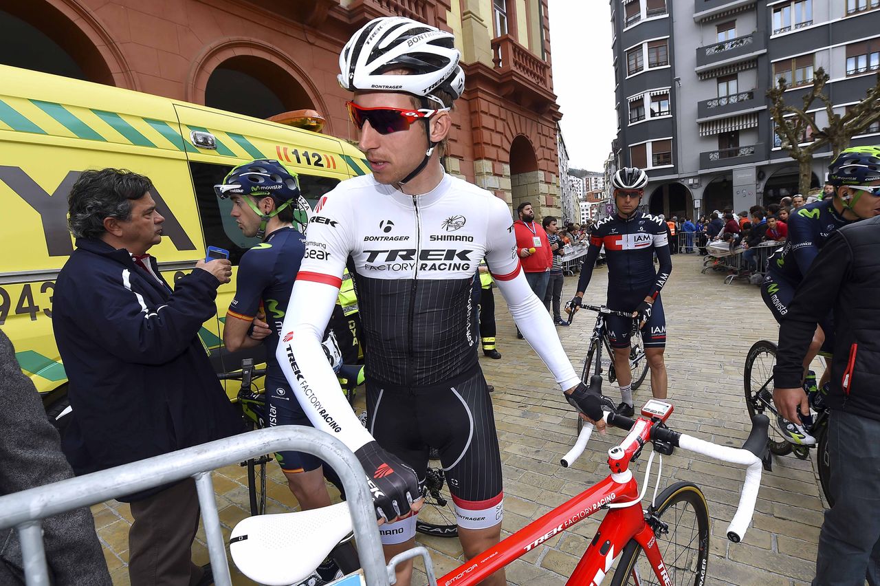 Bauke Mollema (Trek) gets ready for the start of the stage