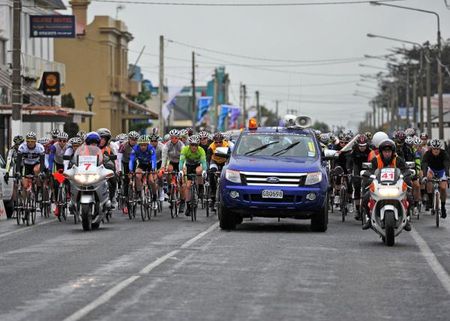 Riders depart Riverton under grey skies