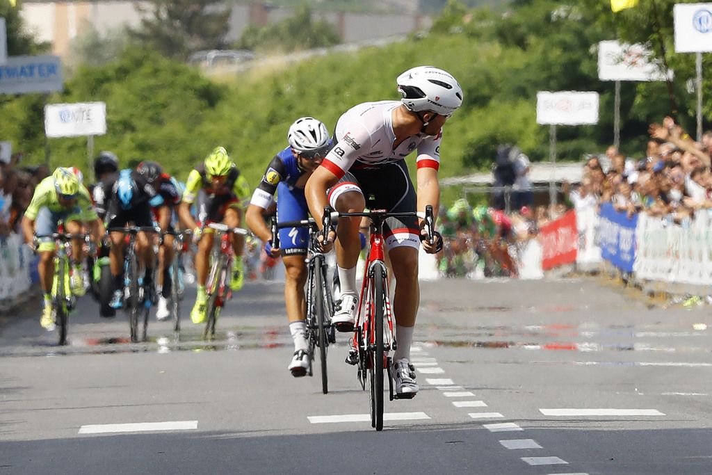 Giacomo Nizzolo (Trek-Segafredo) checks his margin before raising his arms in triumph