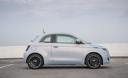 Infotainment - New 500 Hatchback Icon