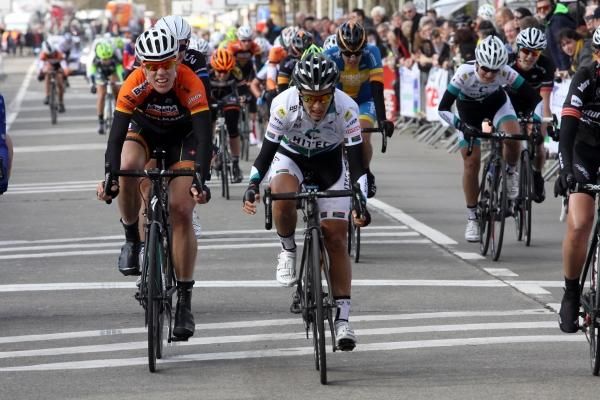 Ashleigh Moolman sprints to second place