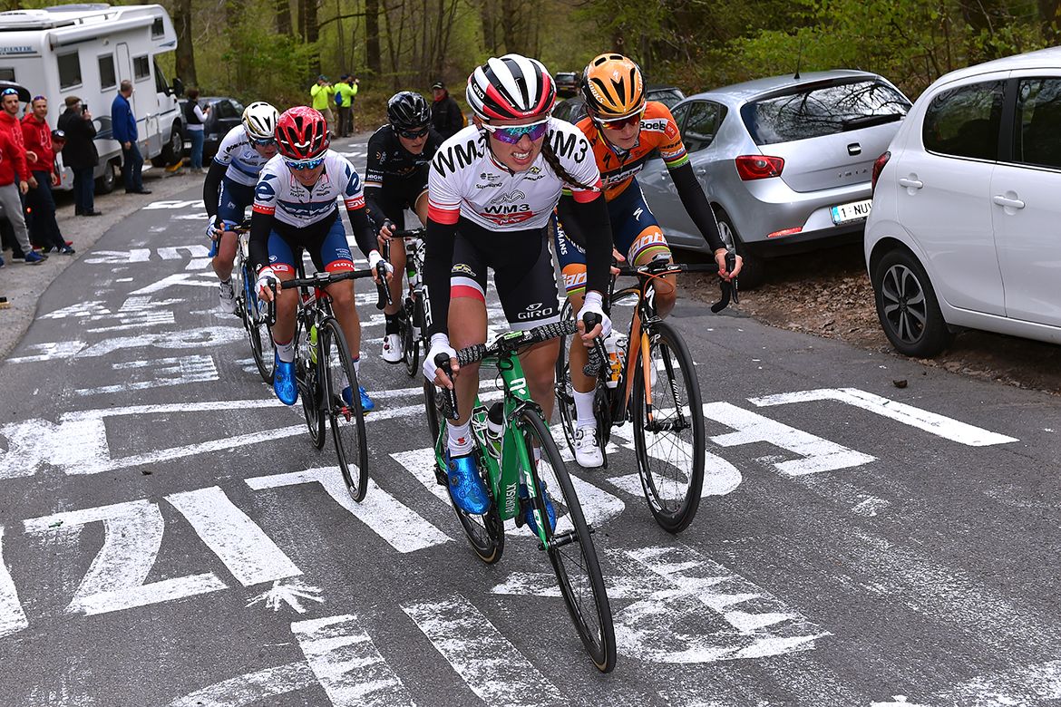 Kasia Niewiadoma (WM3) in the lead group in the women's Liege-Bastogne-Liege