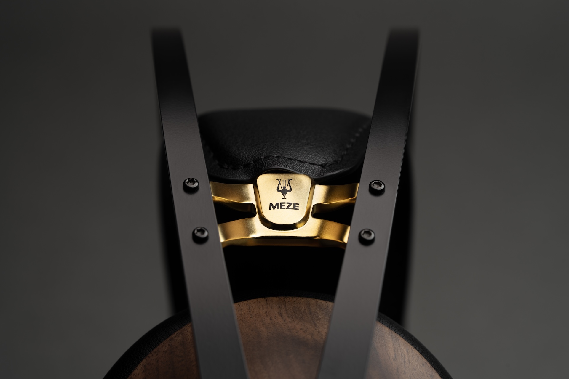 Meze Audio 99 Classics (2nd Generation) from different angles