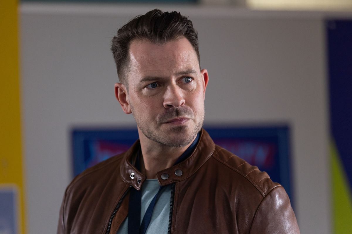 Darren Osborne has to break some bad news to Ethan Williams in Hollyoaks. 