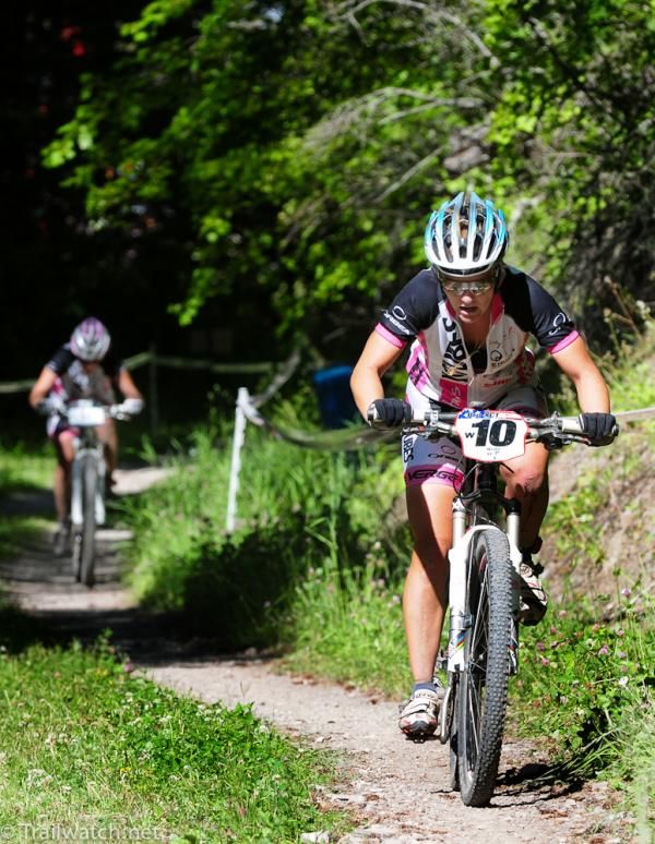 Zephanie Blasi (NoTubes) leading her teammate Kathy Sherwin up the mountain