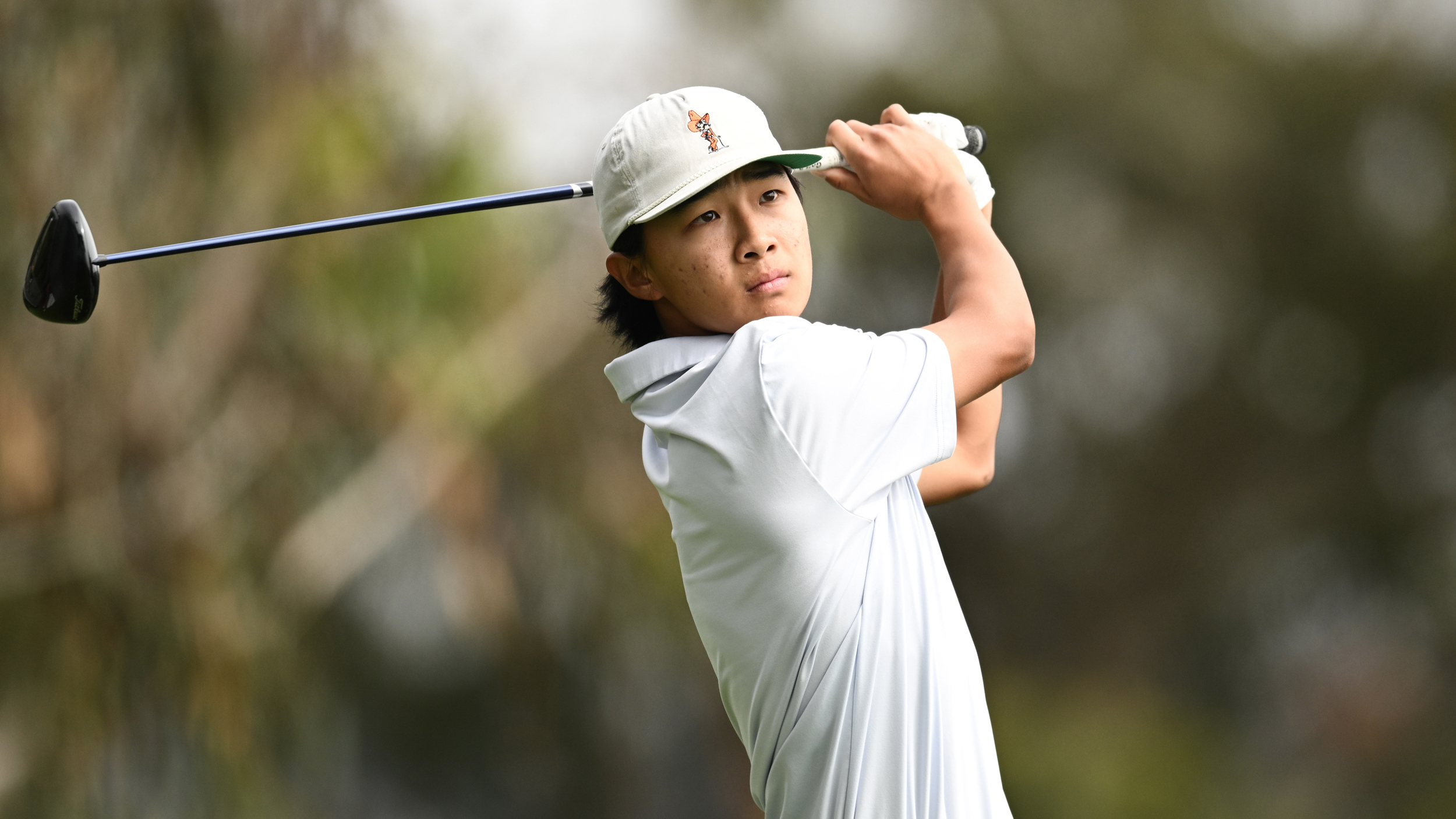 Eric Lee hits a drive during the 2025 US Amateur