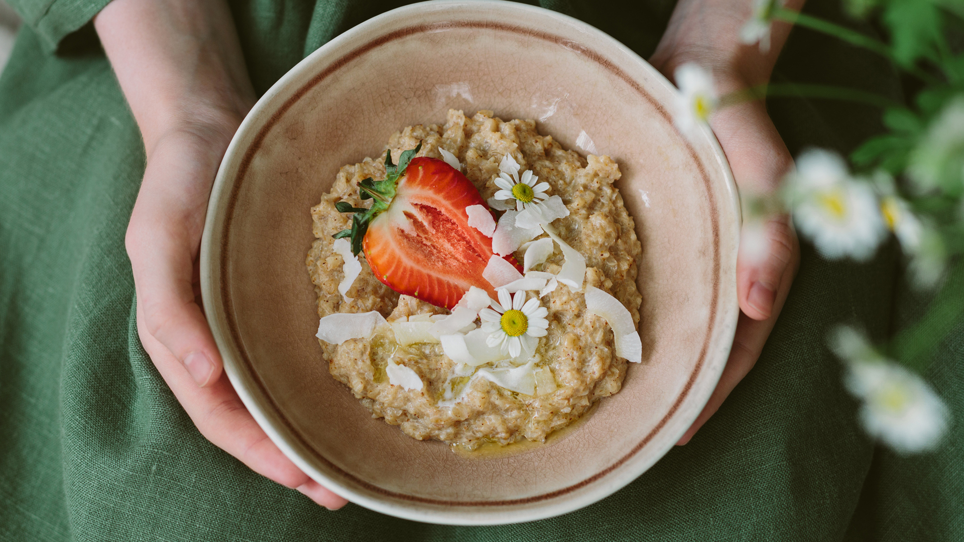 buckwheat porridge with strawberry and coconut