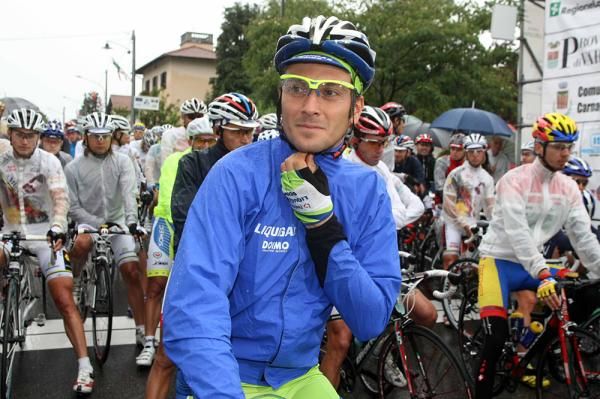 Basso gets ready to race in Carnago