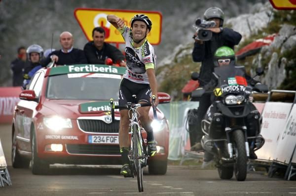 Juan Jose Cobo (Geox-TMC) wins on the Angrilu