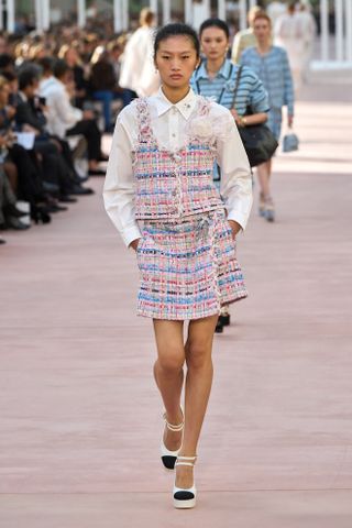 Chanel-Tweedröcke und -Tops Frühling Sommer 2025