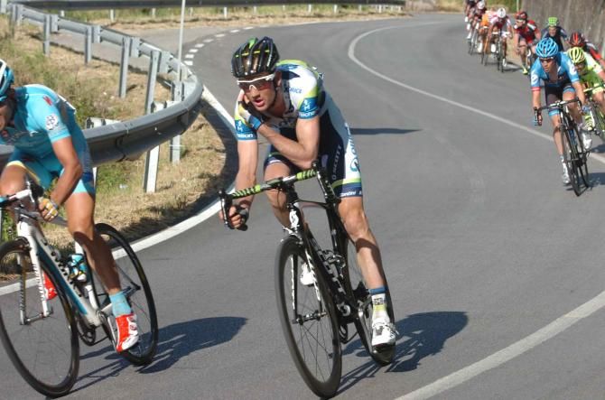 Pieter Weening on the descent during Stage 3 at the Giro