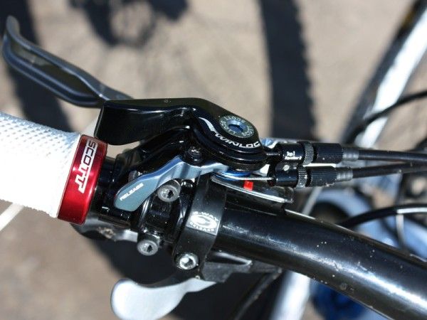 The new Twinloc remote will now control both the rear shock as well as select forks from Fox Racing Shox and DT Swiss.