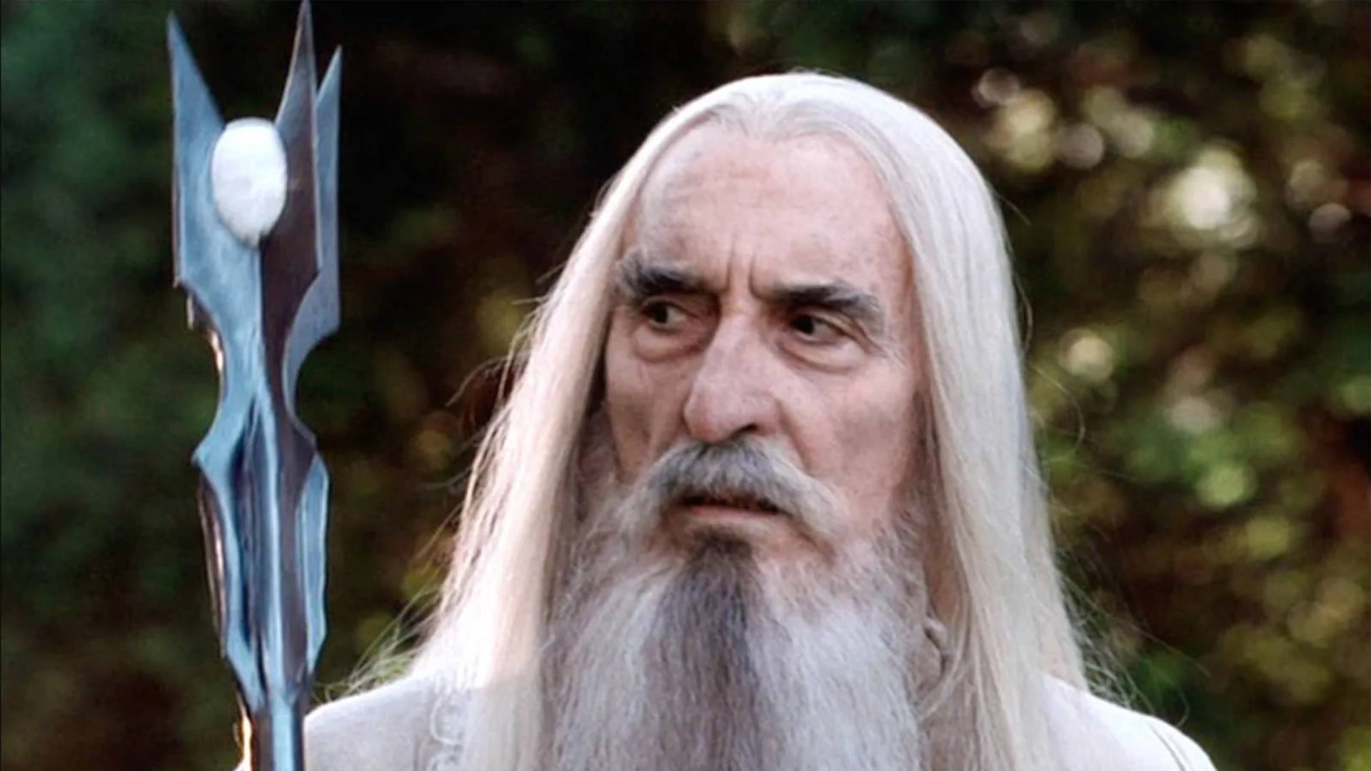 El Señor de los Anillos: La Guerra de los Rohirrim trae de vuelta al Saruman de Christopher Lee, y no es a través de la IA