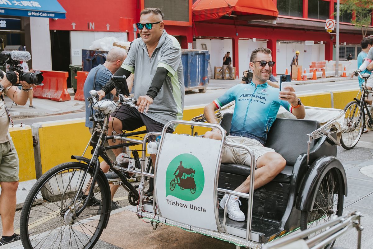 Vincenzo Nibali enjoys a trishaw ride before the Tour de France Prudential Singapore Criterium