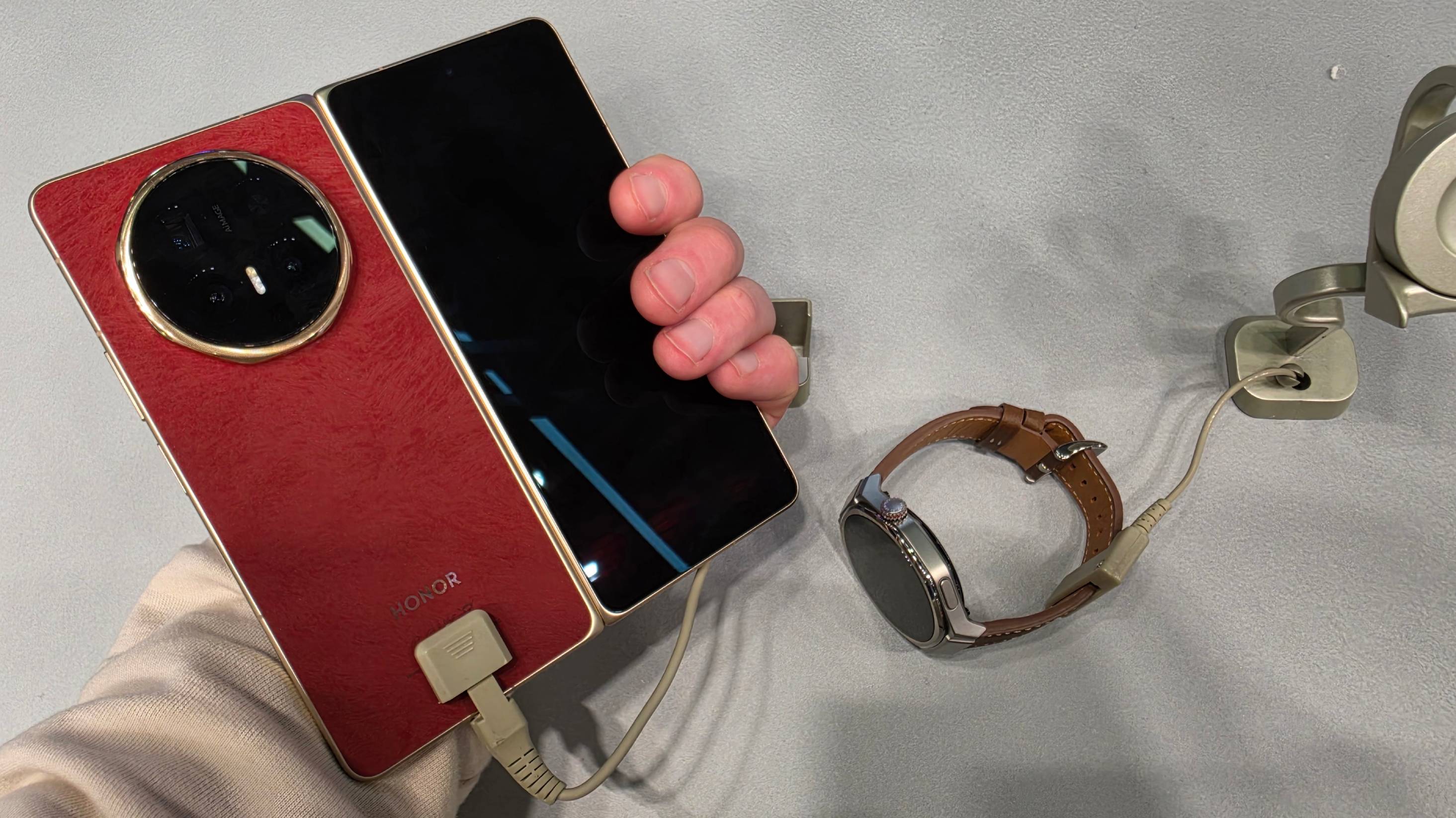 The Honor Watch 5 Ultra and V6 foldable. 