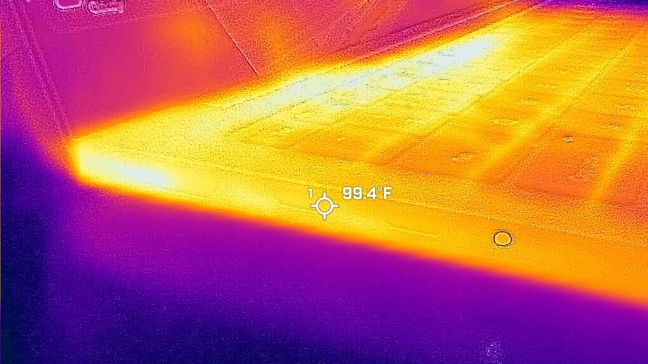 A closeup picture taken with a thermal camera of the Samsung Galaxy Book5 Pro's side ports.