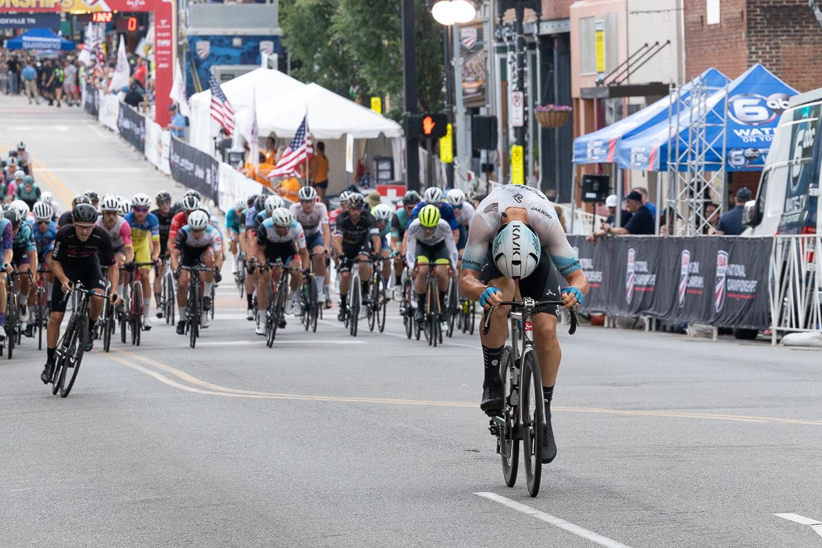 On the next lap, Dr Stephen Vogel (Project Echelon Racing) made his own attempt to escape.