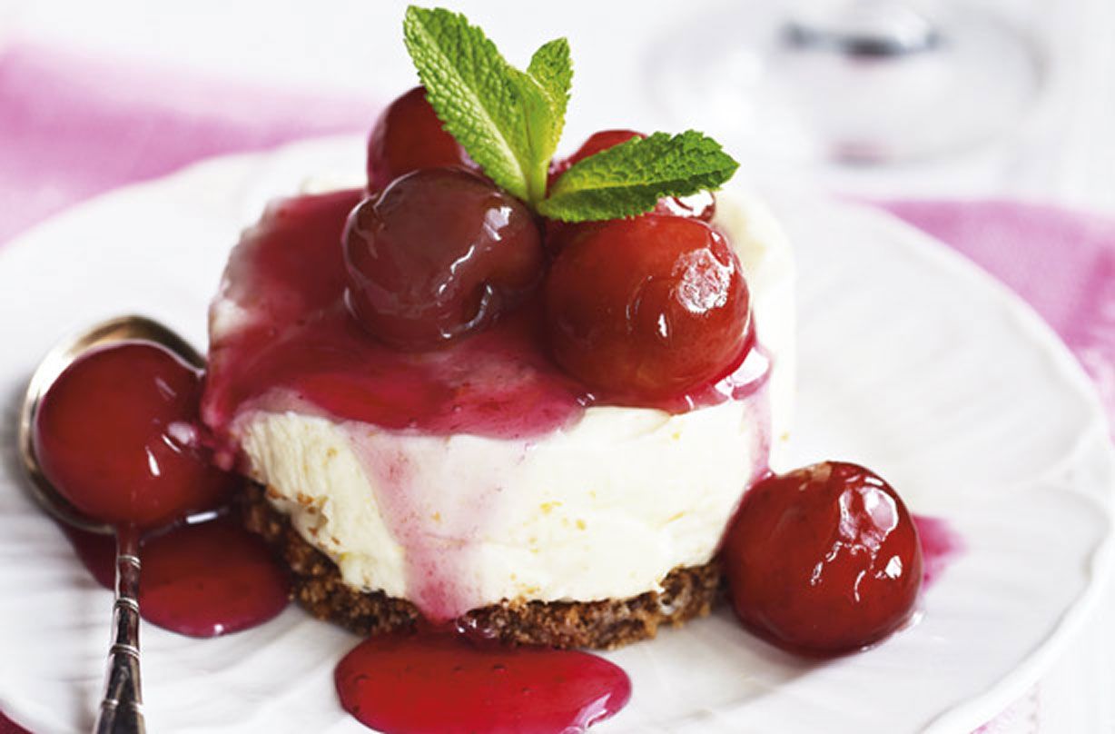 Mini cherry cheesecake