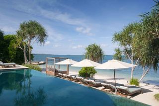 Infinity pool at Cempedak hotel, Indonesia